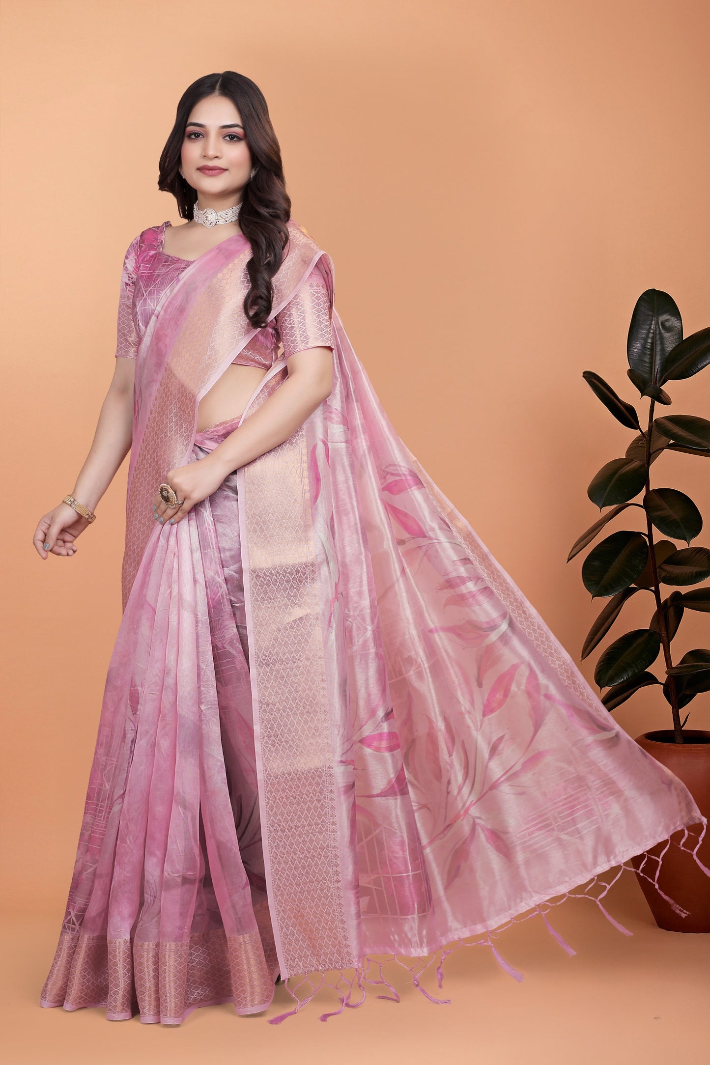 Soft Pink Silk Saree with Elegant Leaf Pattern