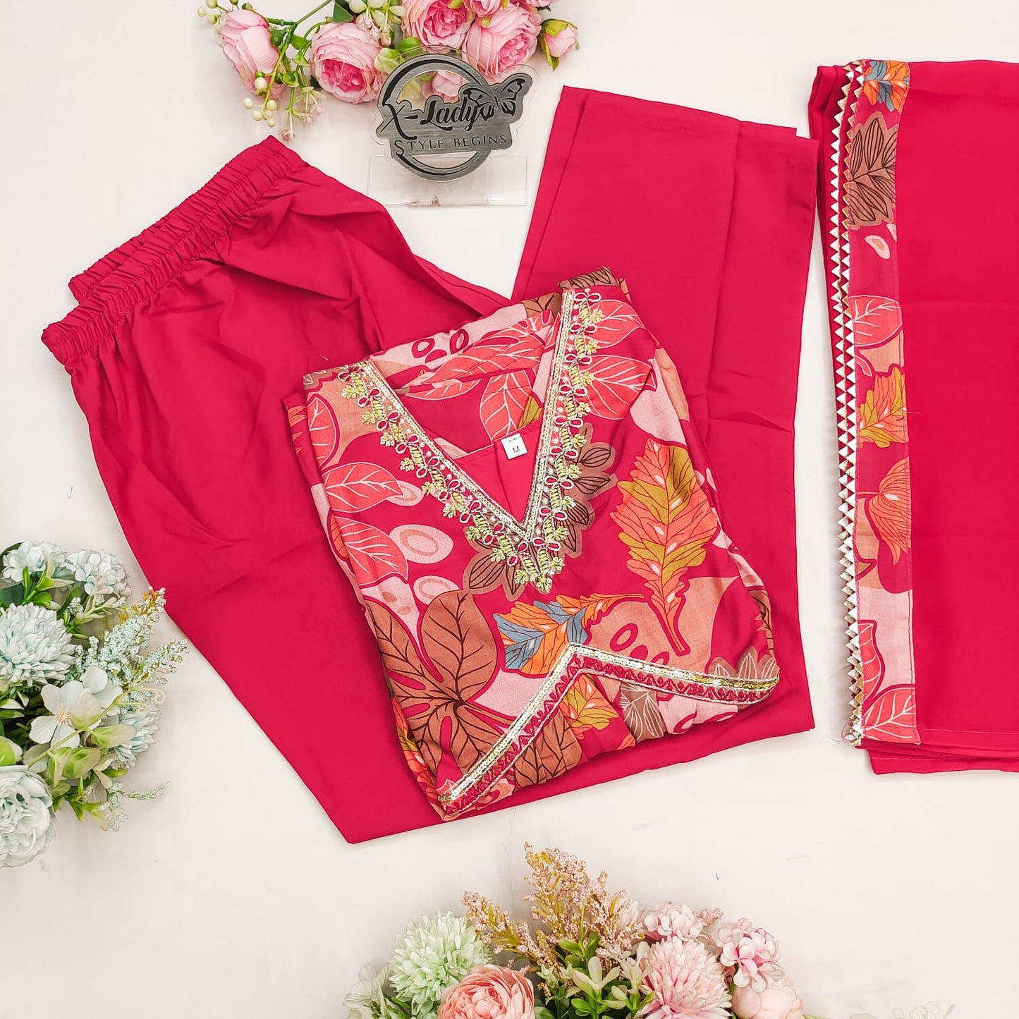 🌸 Elegant Floral Ensemble🌺 Luxe Botanical Charm