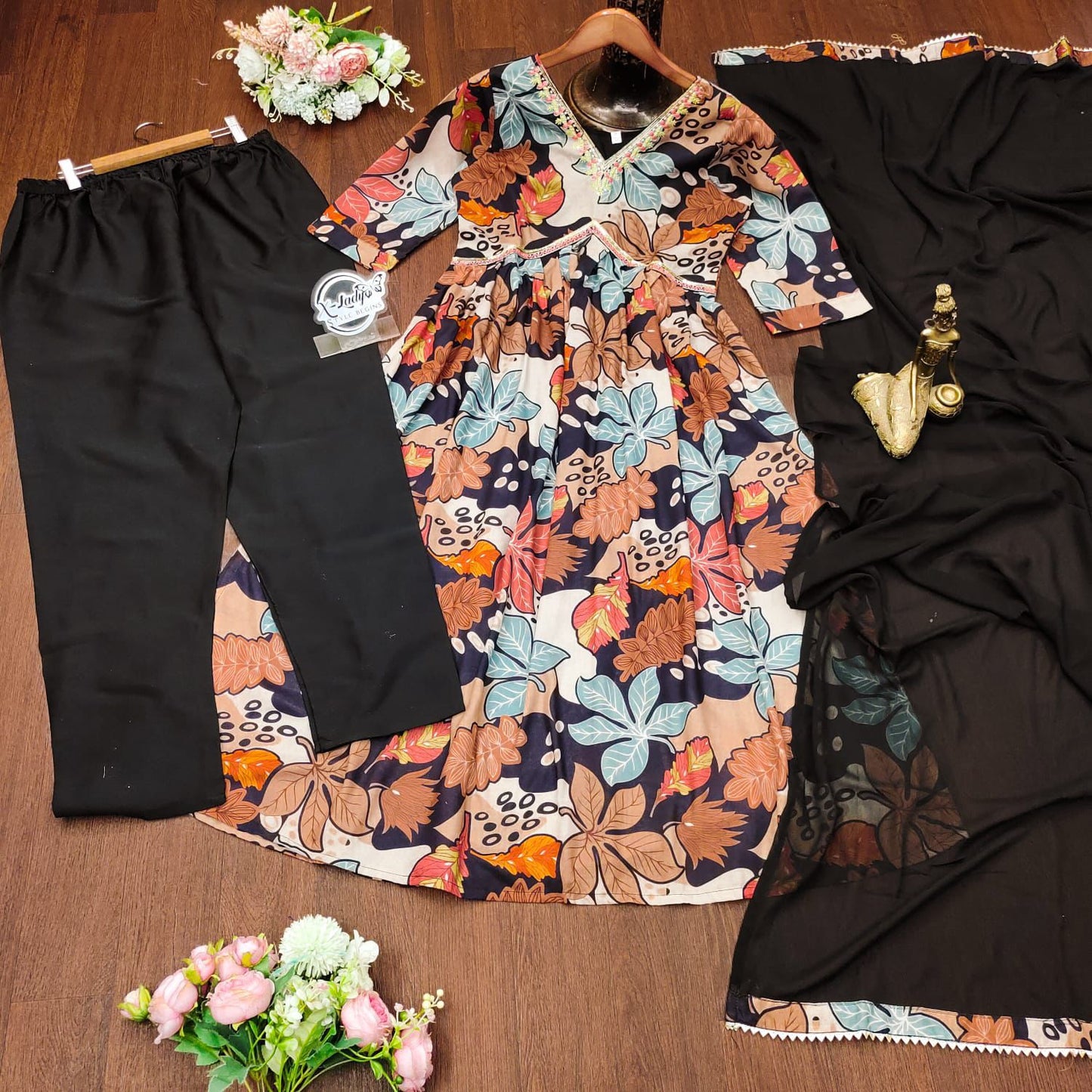 🌸 Elegant Floral Ensemble🌺 Luxe Botanical Charm