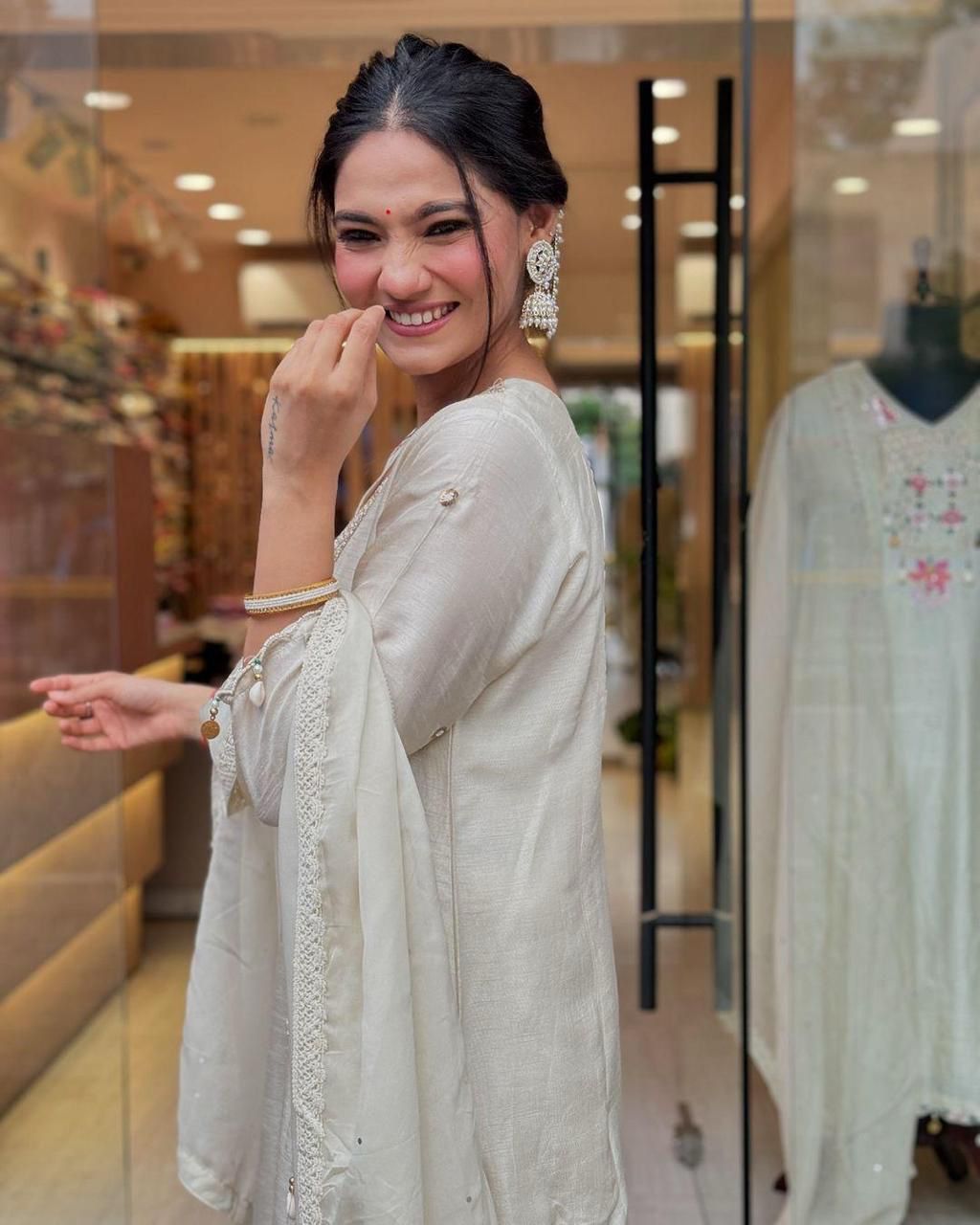 Celebrate the festive spirit in style!  Beautiful  2 Colors