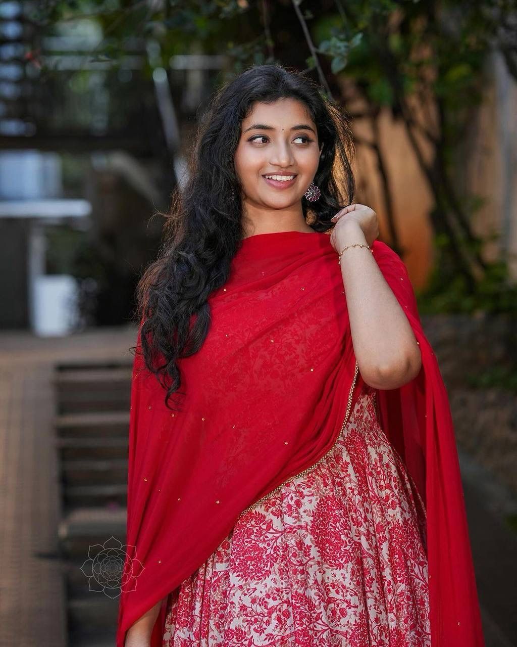 🌺 Red Floral Kurta Set – Graceful Pathway Look