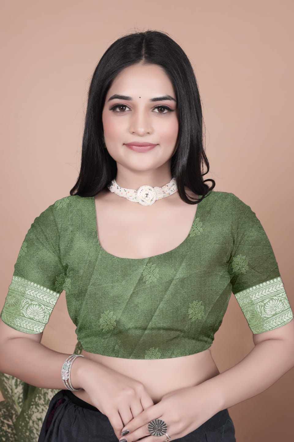 Emerald Radiance in Silver Weave