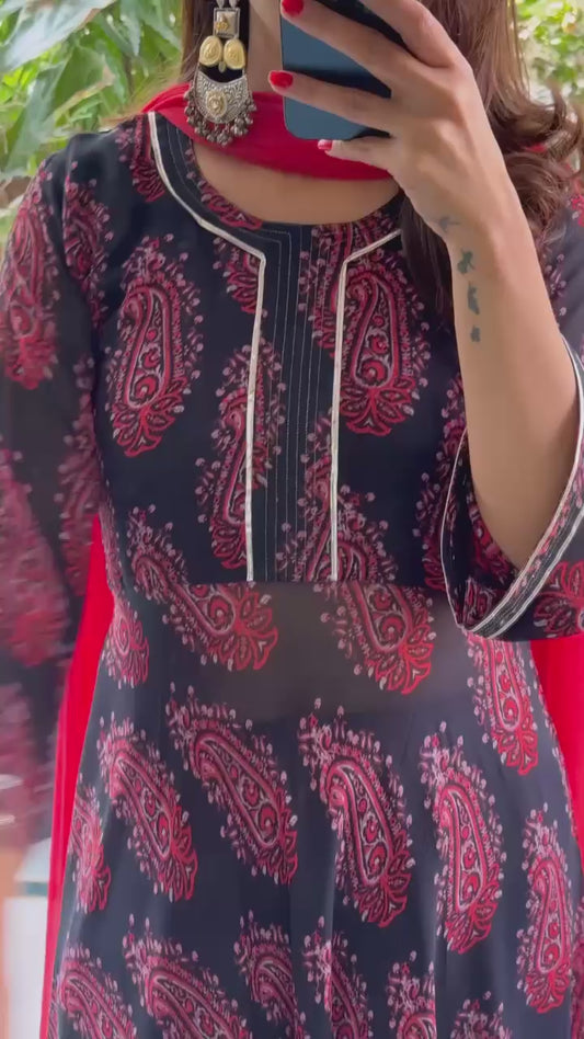 Get 🌹 ReAdy to elevate yOur festive wardrobe with 🥰 our latest premium ethnic collection,