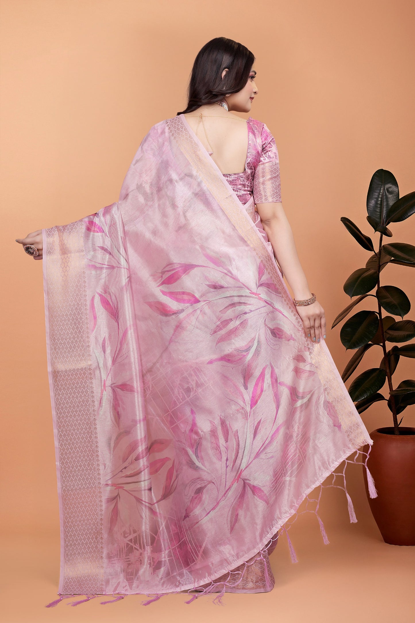 Soft Pink Silk Saree with Elegant Leaf Pattern