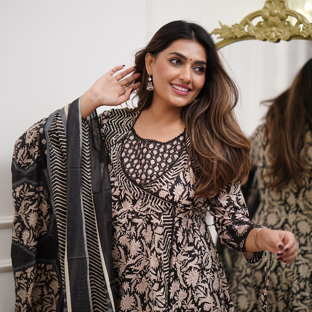 NEW  HEAVY FULLY FLAIRD ANARKALI STITCHIED SUIT SET