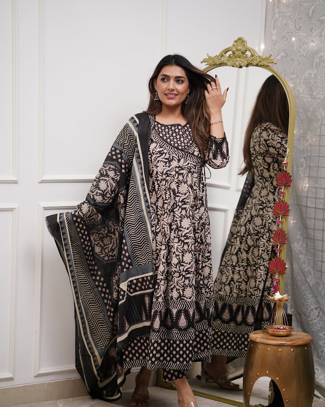 NEW  HEAVY FULLY FLAIRD ANARKALI STITCHIED SUIT SET