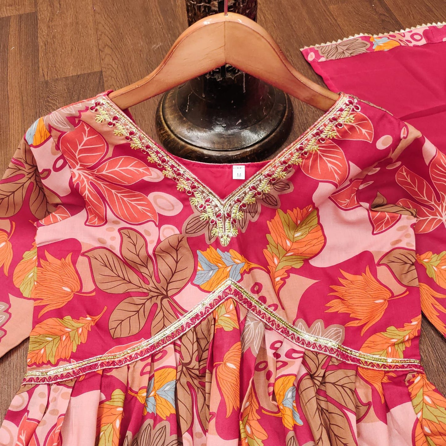 🌸 Elegant Floral Ensemble🌺 Luxe Botanical Charm