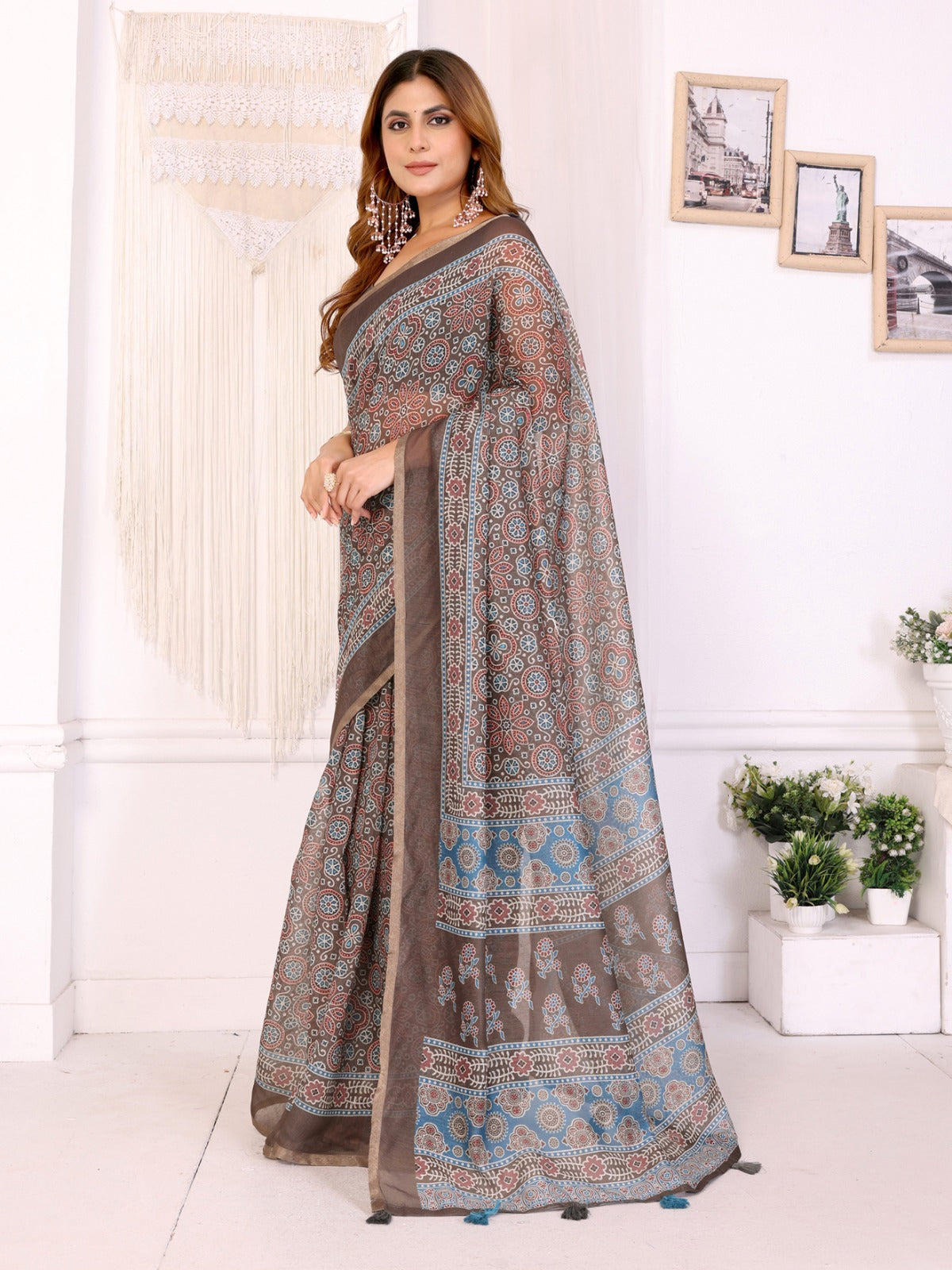 Elegant Chanderi Saree with Ethnic Floral Print