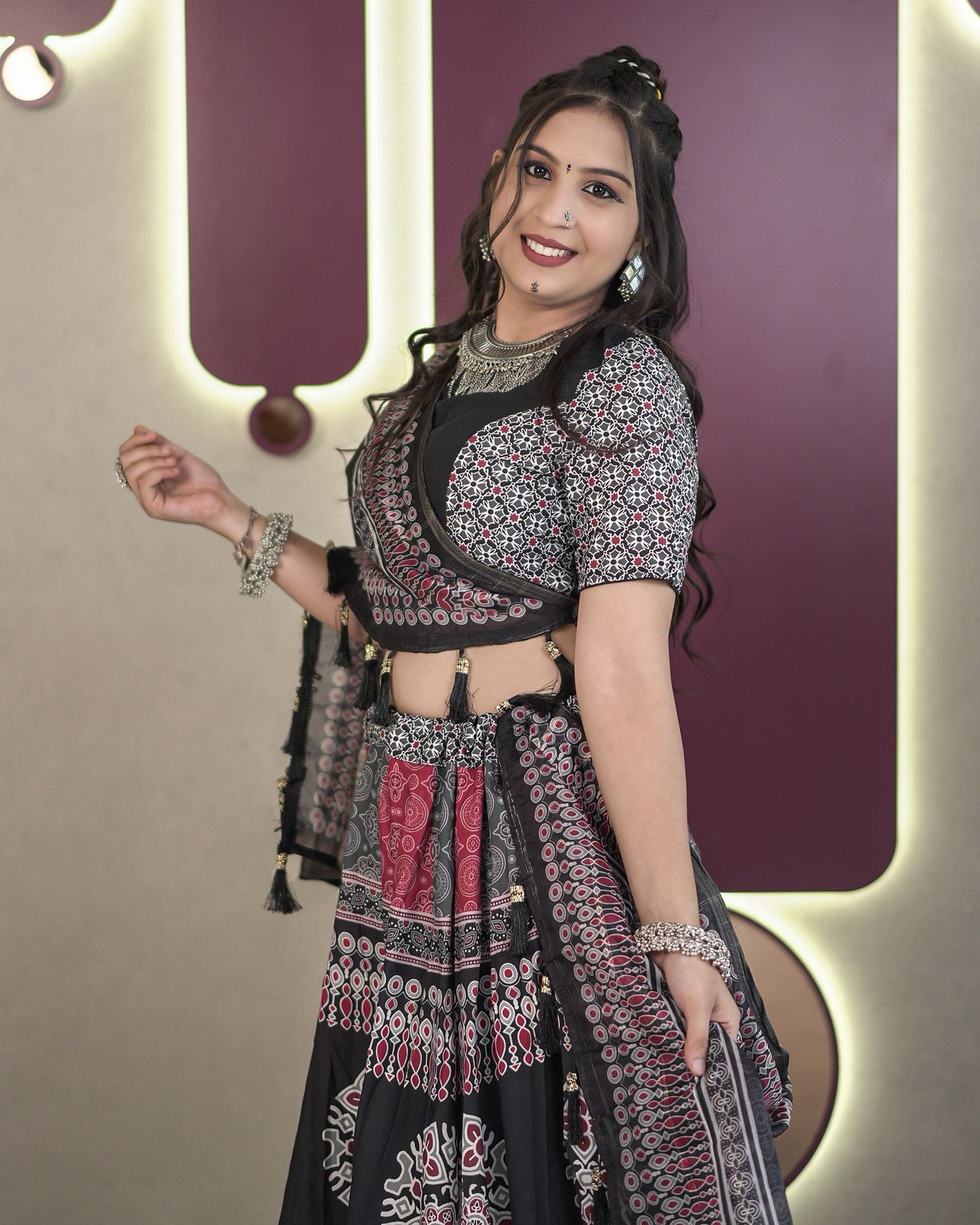 Rajwadi Roop" – Royal look