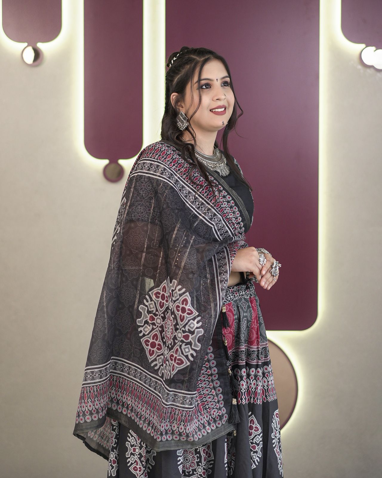 Rajwadi Roop" – Royal look