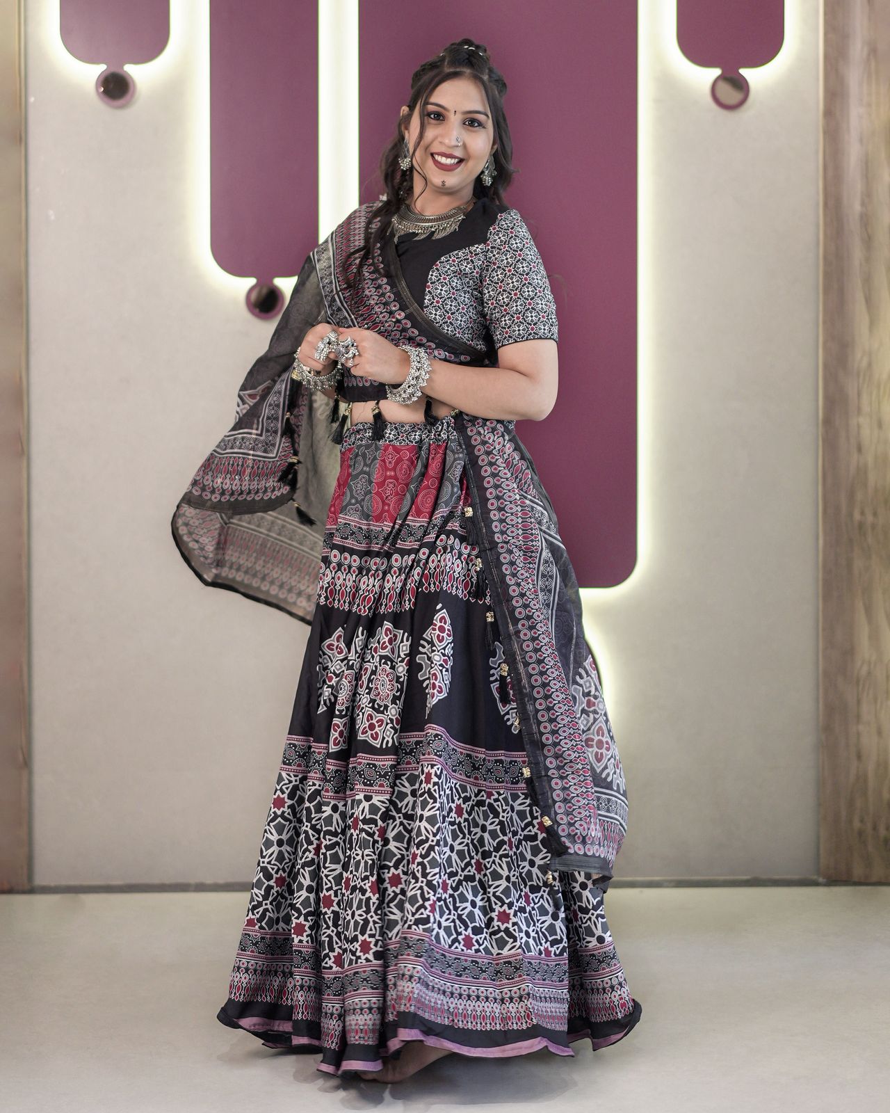 Rajwadi Roop" – Royal look