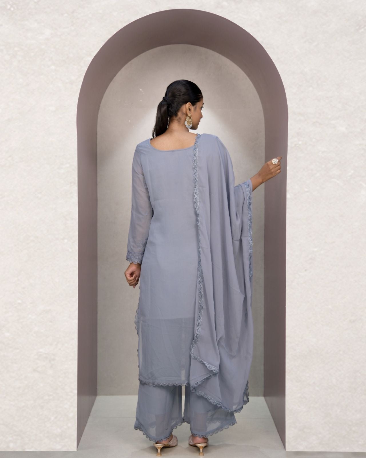 Grey Grace, Golden Glow