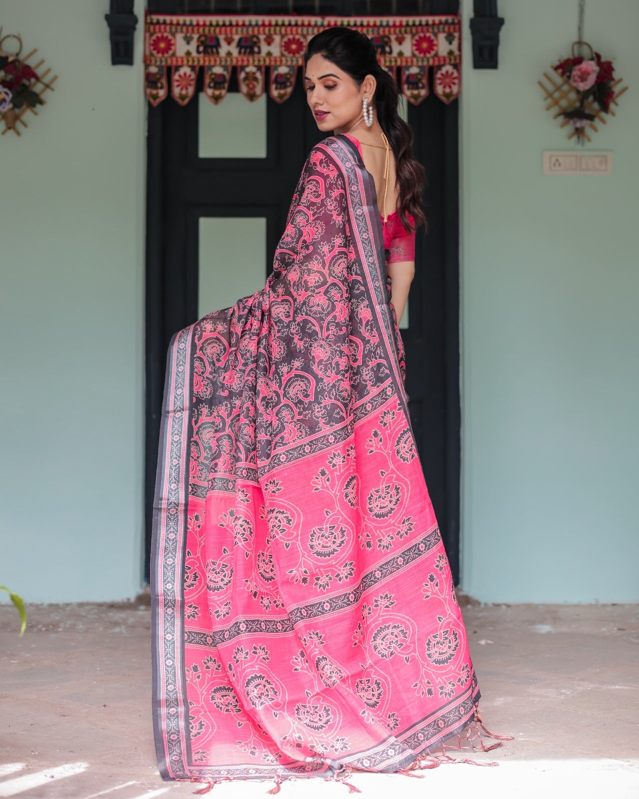 Premium Black & Pink Paisley Print Linen Cotton Saree