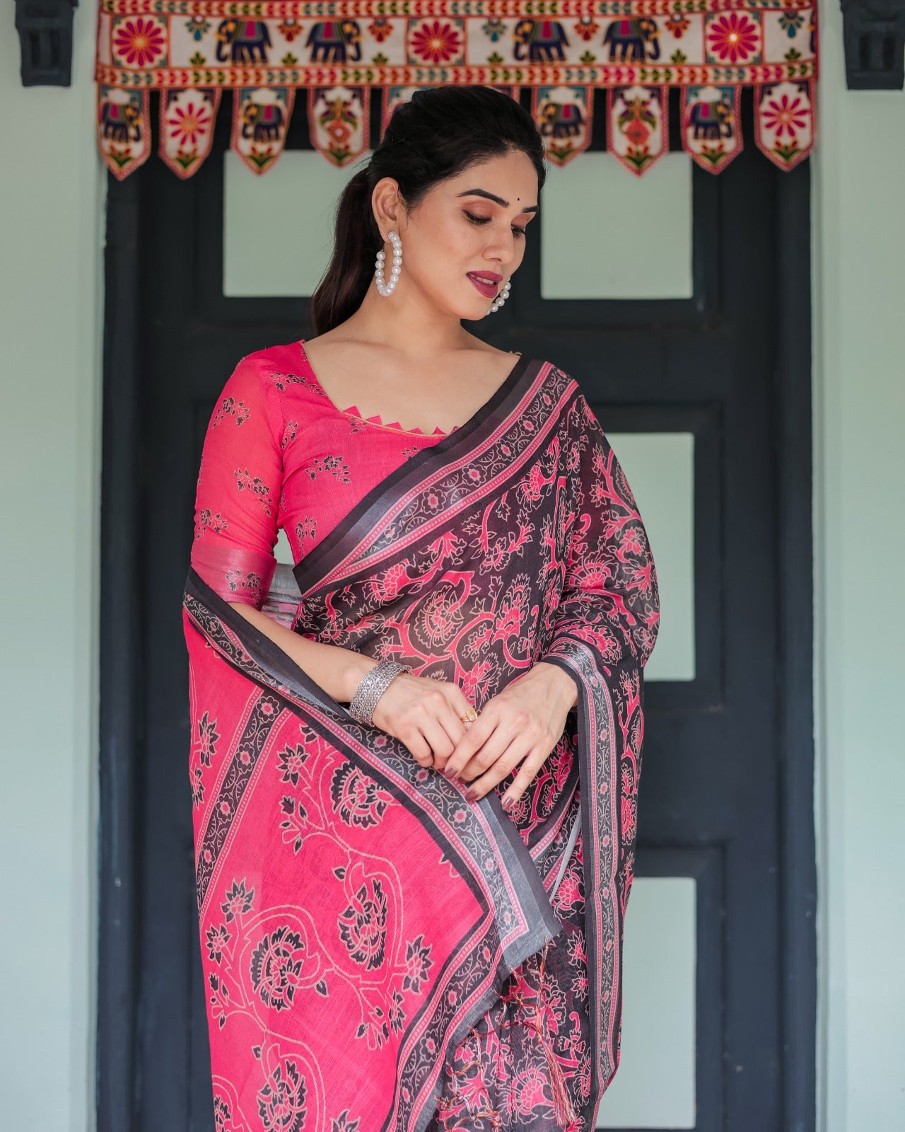 Premium Black & Pink Paisley Print Linen Cotton Saree